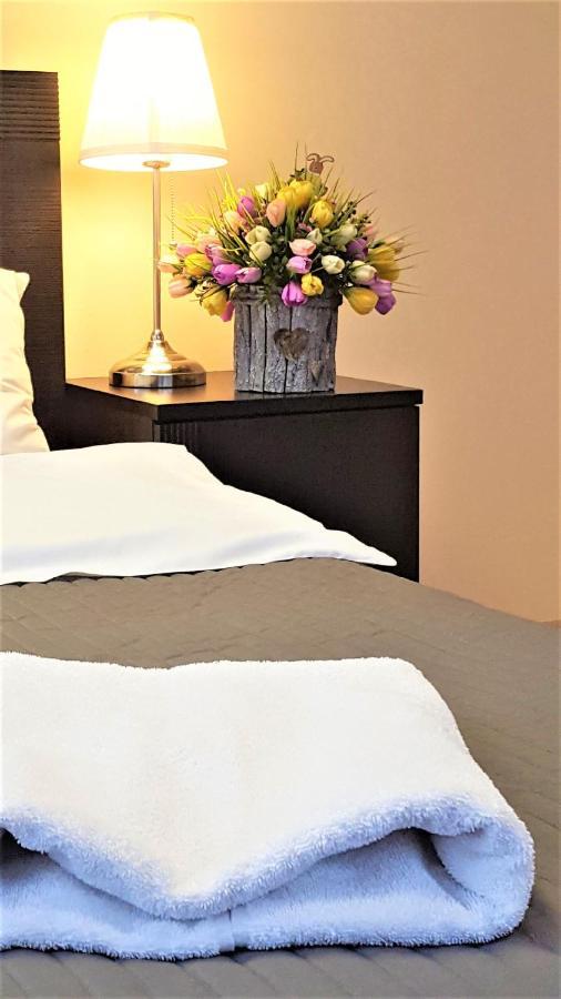 Bed and Breakfast Scsk Zurawia Warschau Exterior foto