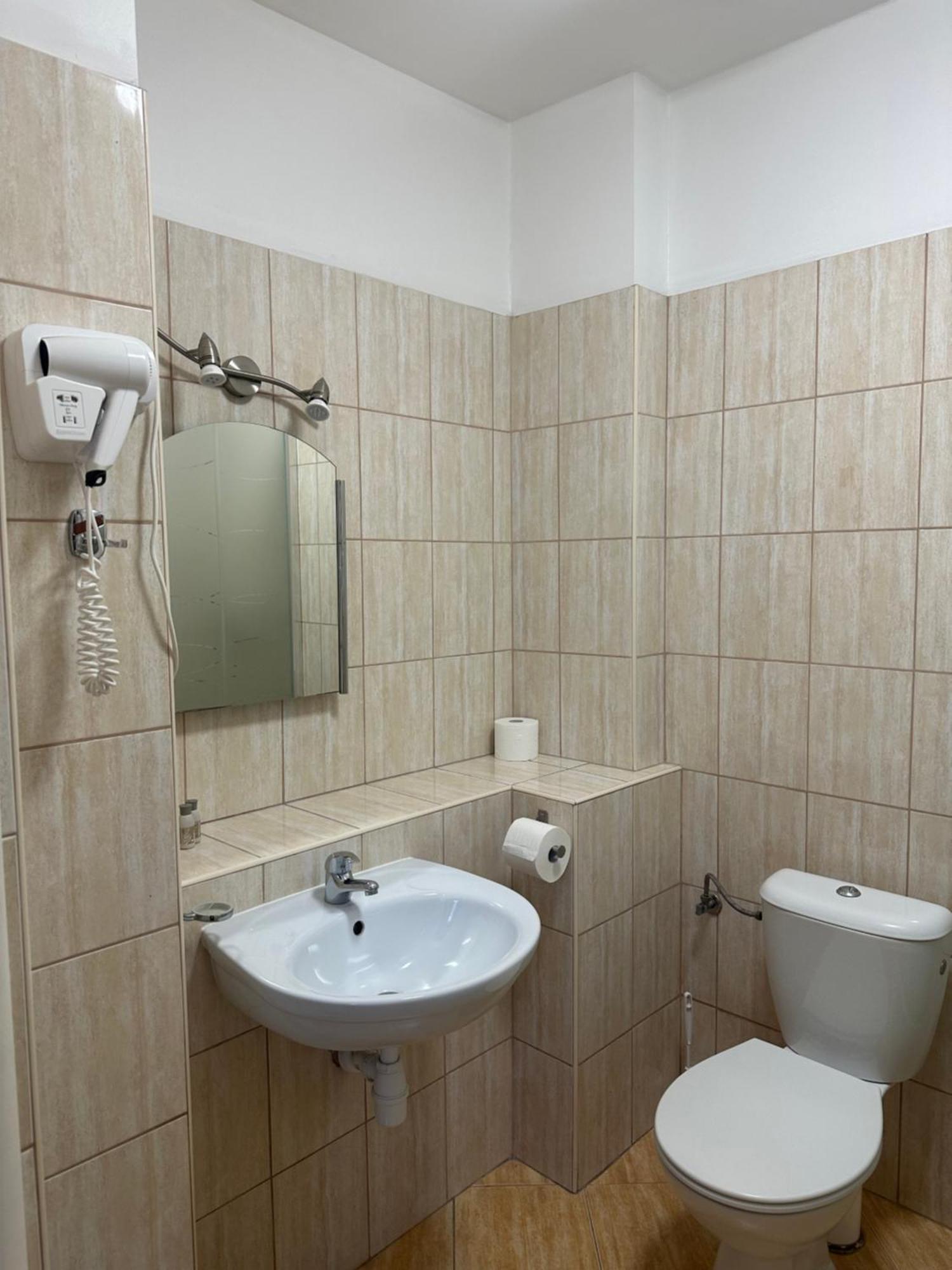 Bed and Breakfast Scsk Zurawia Warschau Exterior foto