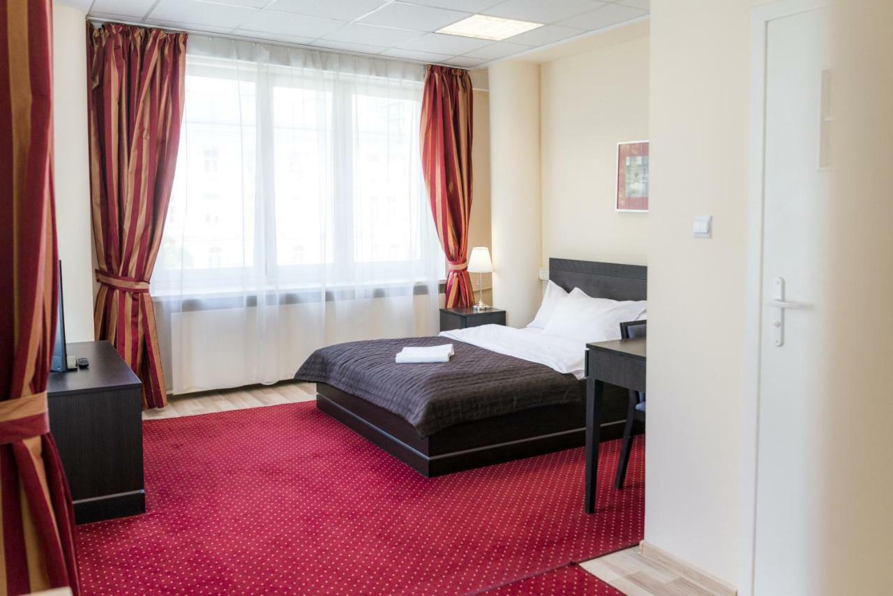 Bed and Breakfast Scsk Zurawia Warschau Exterior foto