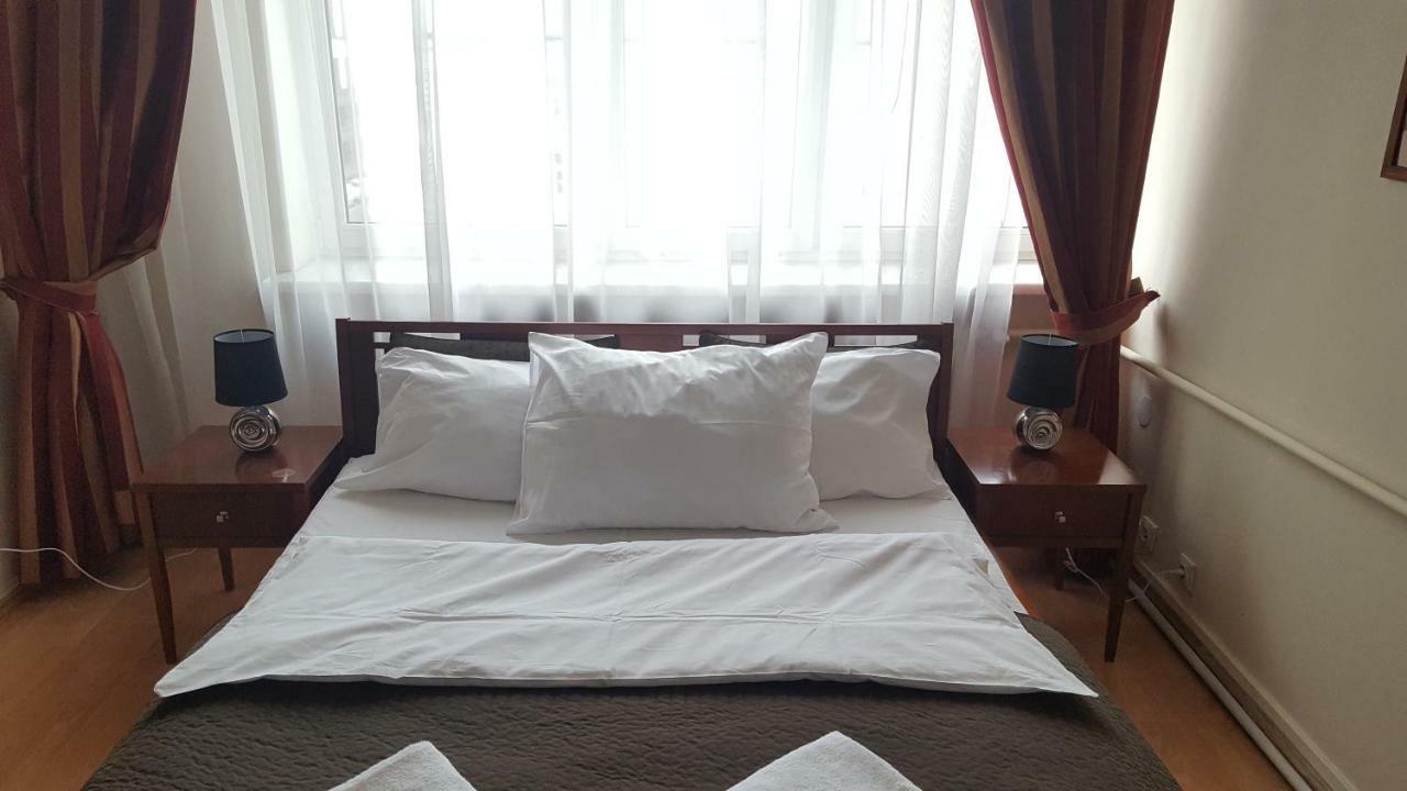 Bed and Breakfast Scsk Zurawia Warschau Exterior foto