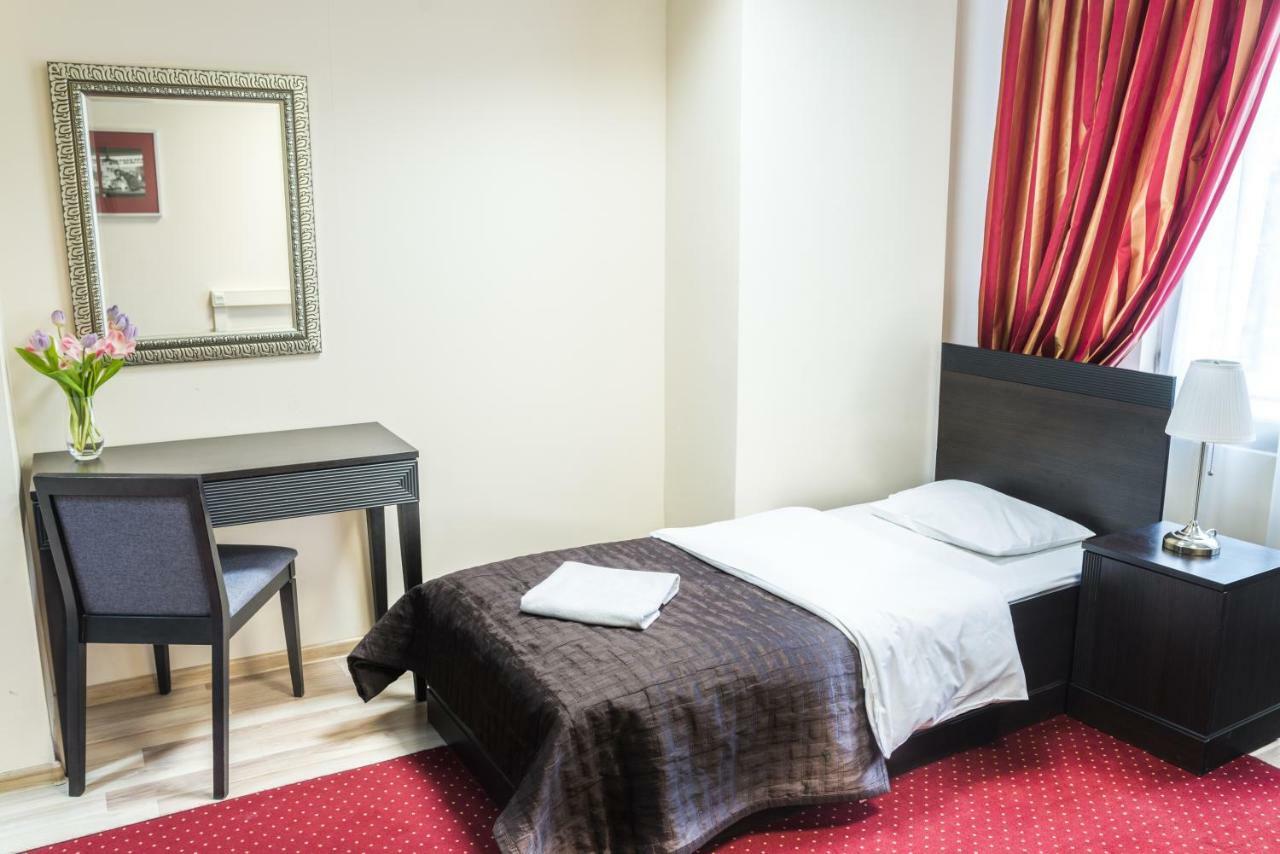 Bed and Breakfast Scsk Zurawia Warschau Exterior foto