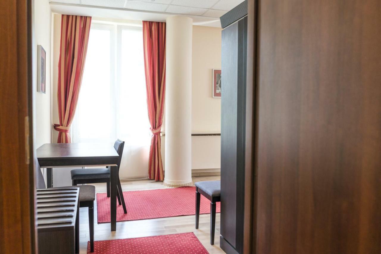 Bed and Breakfast Scsk Zurawia Warschau Exterior foto